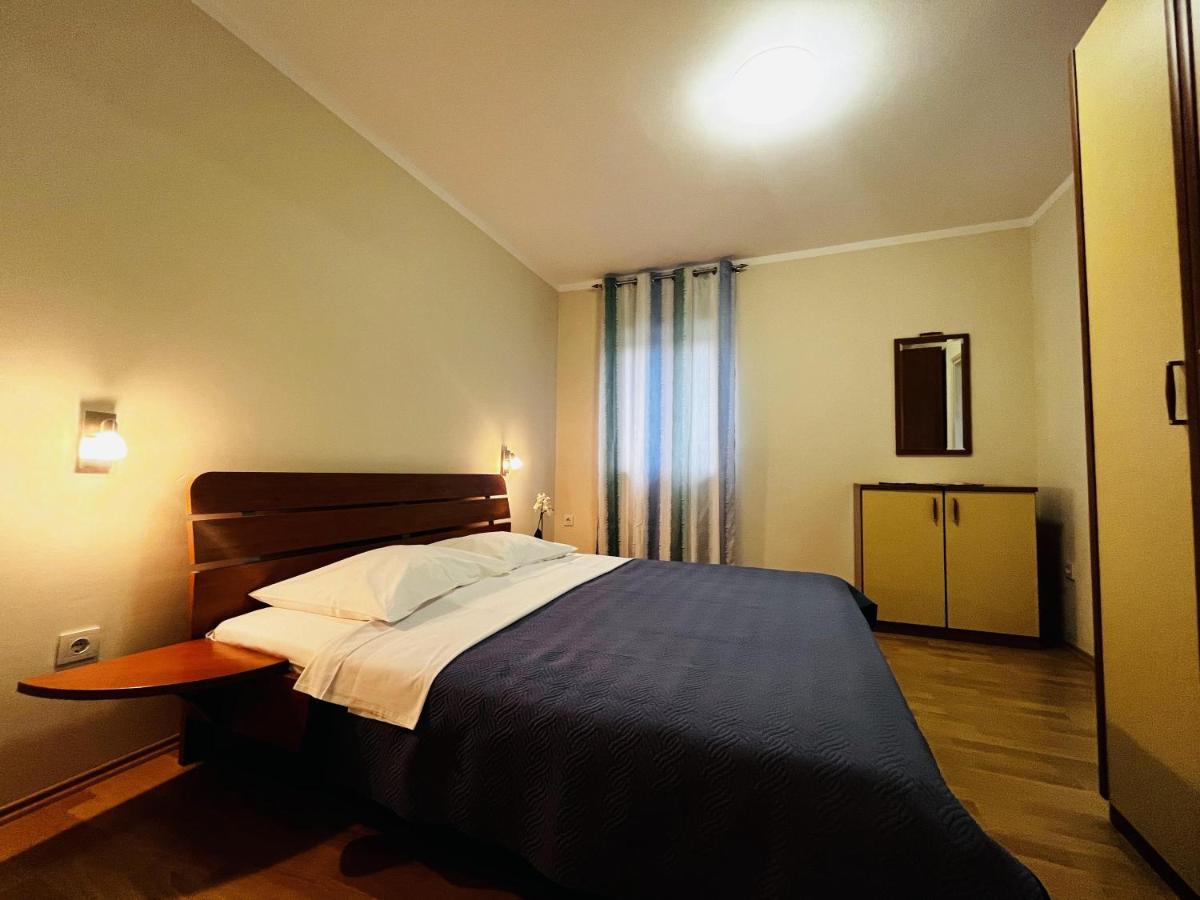 Apartmani Ivica Krk Town Exterior foto
