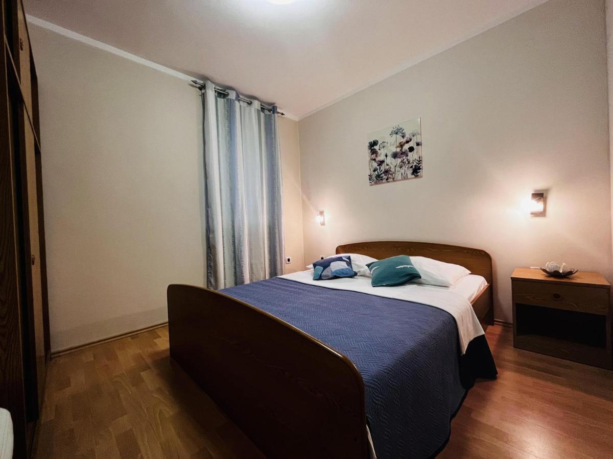 Apartmani Ivica Krk Town Exterior foto