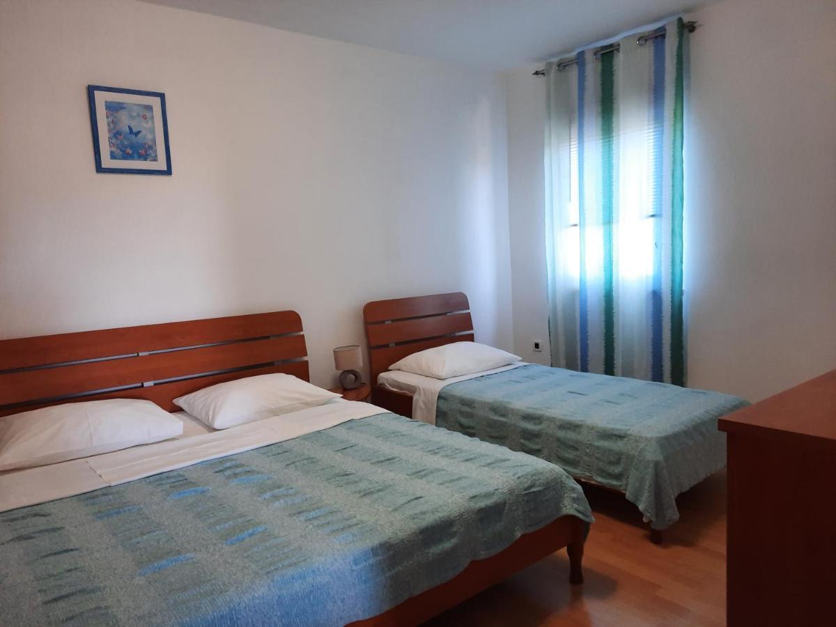 Apartmani Ivica Krk Town Exterior foto