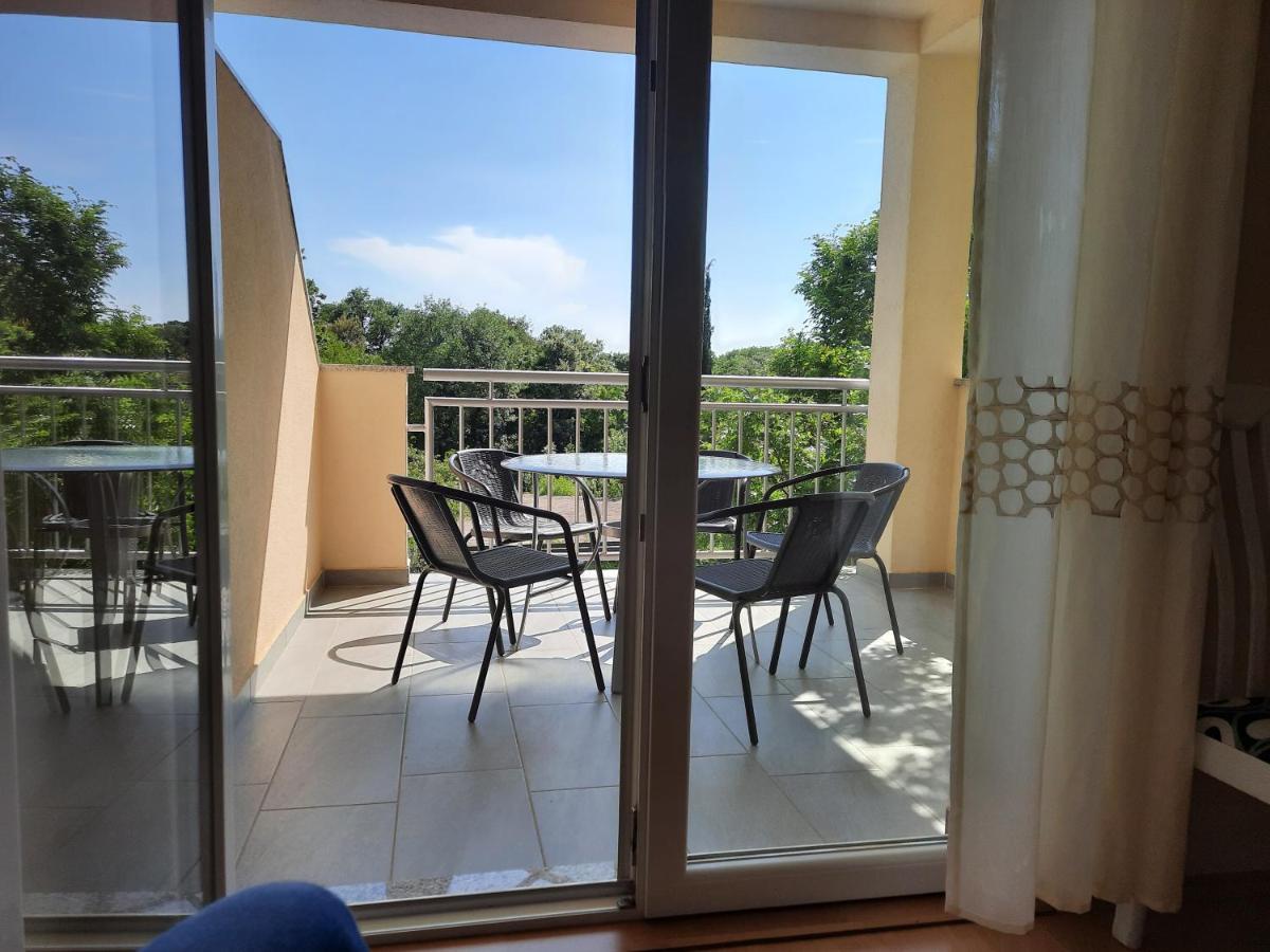 Apartmani Ivica Krk Town Exterior foto