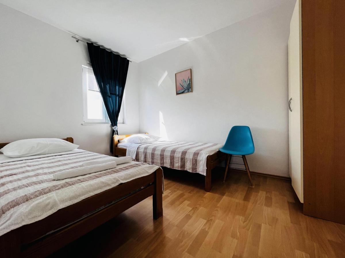 Apartmani Ivica Krk Town Exterior foto